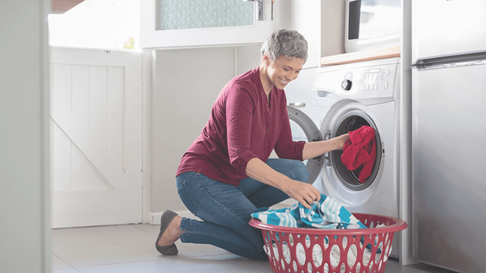 Lave roupas com carga cheia na máquina e economize água e energia