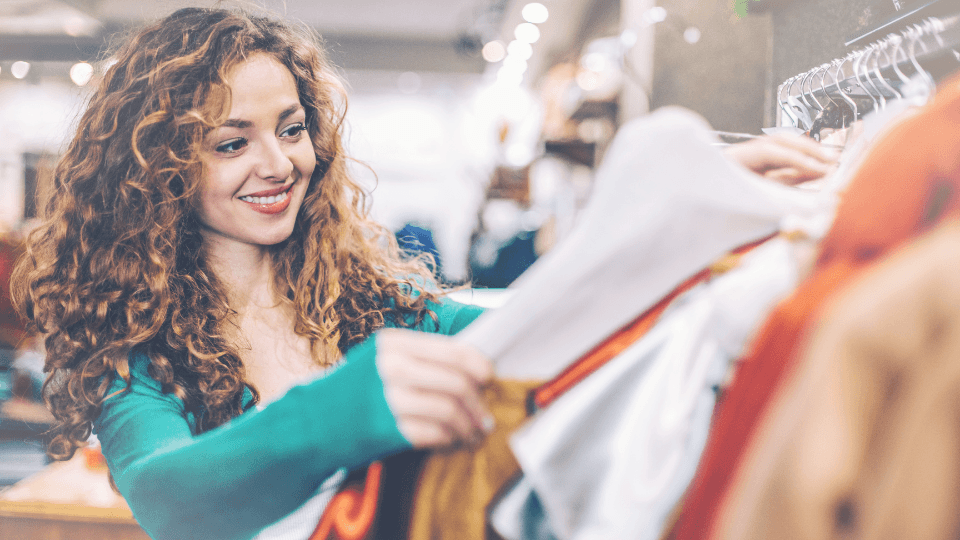 Prefira comprar roupas atemporais e de boa qualidade